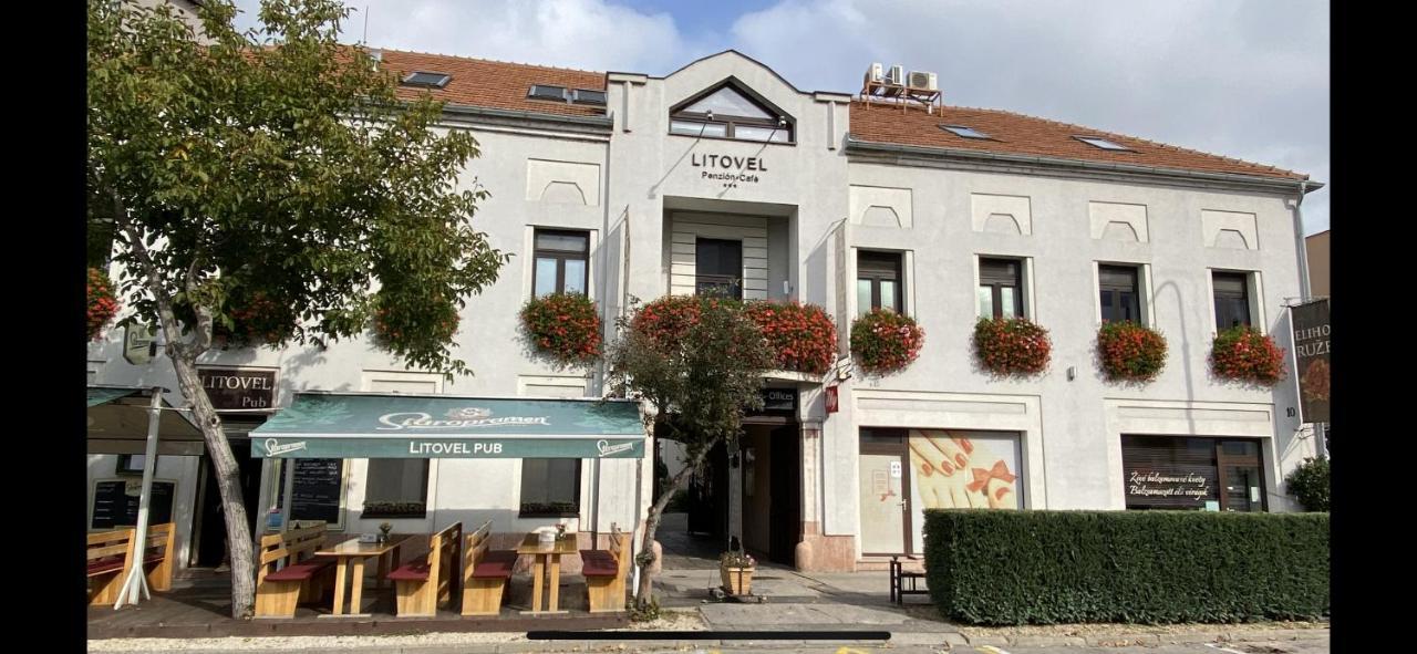 Hotel Litovel Komárno Exterior photo