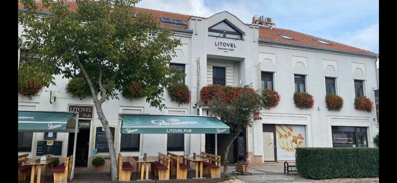 Hotel Litovel Komárno Exterior photo