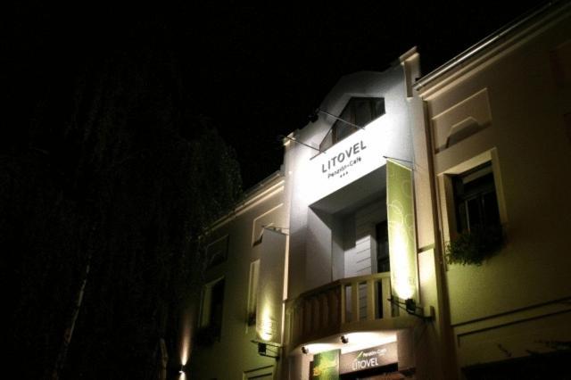 Hotel Litovel Komárno Exterior photo
