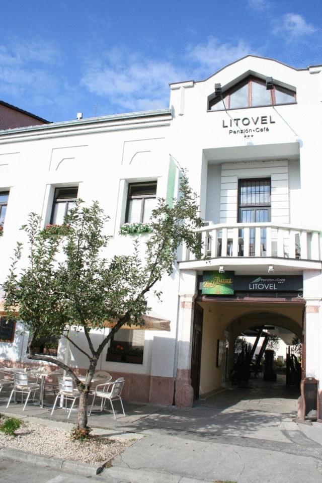Hotel Litovel Komárno Exterior photo